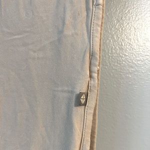 Kyte BABY swaddle blanket in Oat